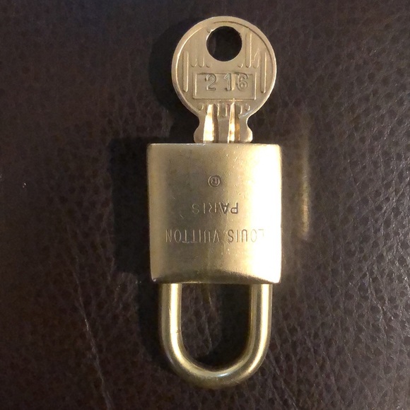 Vintage LV Louis Vuitton Padlock Lock & Key 216 - Picture 4 of 13